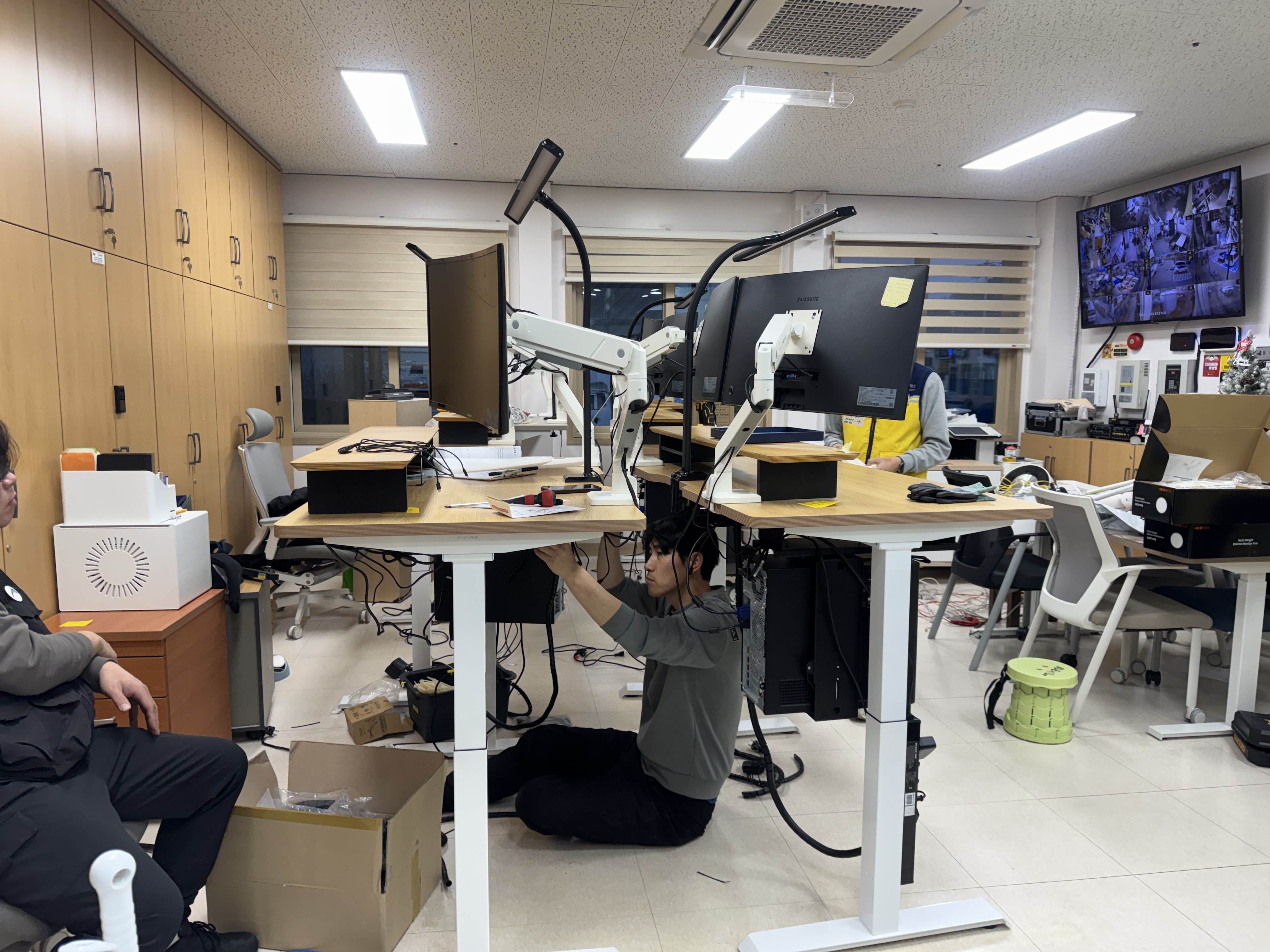 [25.12.03] 사무실 모션데스크 교체 (종사자 근로환경 개선)